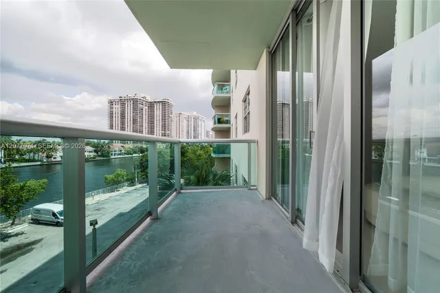 1-bedroom rental at 19390 Collins Avenue #419, Sunny Isles Beach