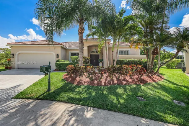 5-bedroom rental at 1928 Water Ridge Drive, Weston
