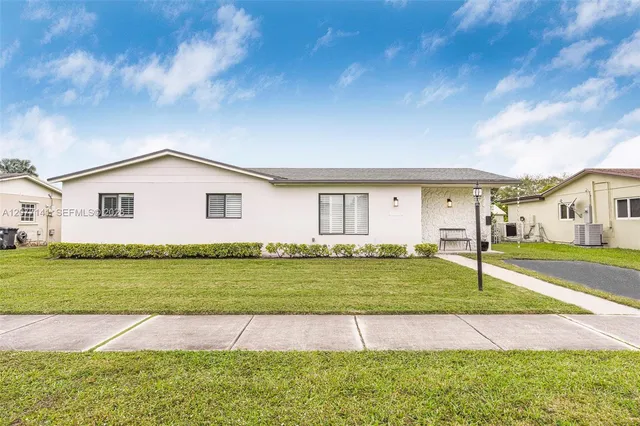 3-bedroom rental at 5210 SW 128th Court, Miami