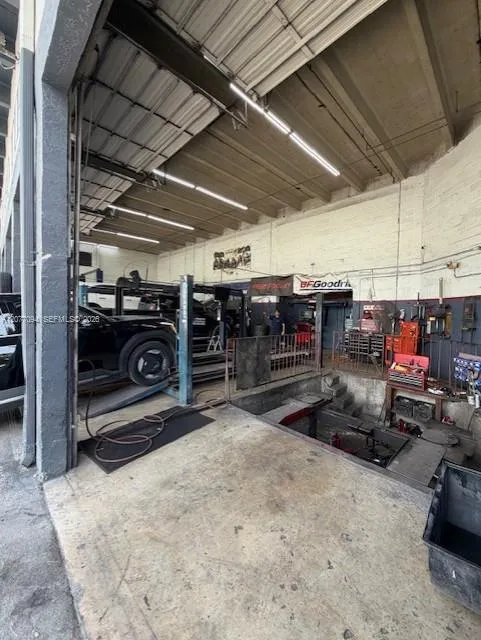 Commercial at Cash Cow Established Tire/mechanic Shop, Miami