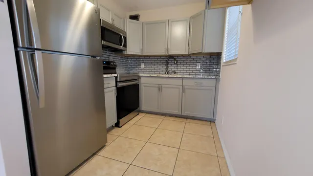 2-bedroom home at 208 EASTHAMPTON I, West Palm Beach