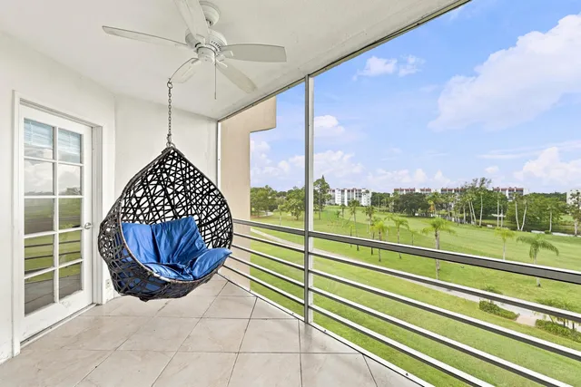 1-bedroom rental at 3661 Via Poinciana #513, Lake Worth