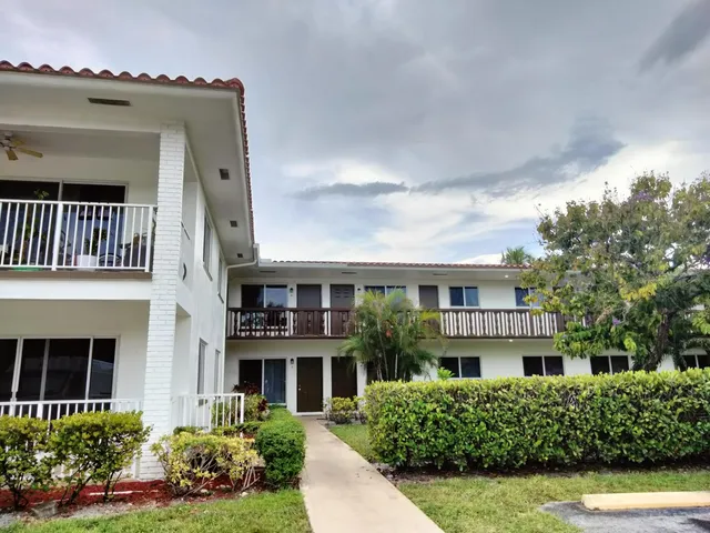 1-bedroom rental at 600 S Luna Court #23, Hollywood