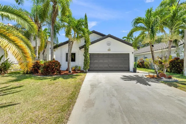 4-bedroom home at 631 SW 176th Avenue, Pembroke Pines