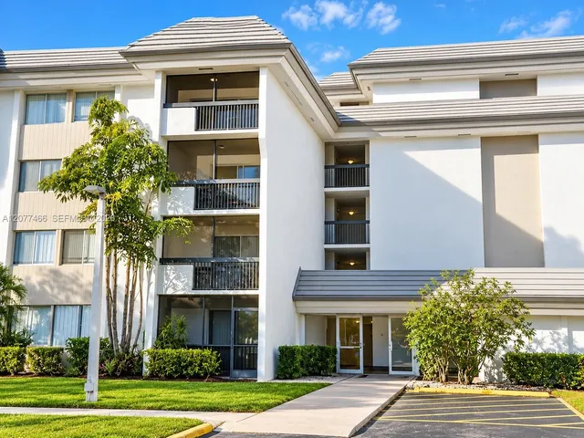 2-bedroom home at 721 N Pine Island Road #213, Plantation