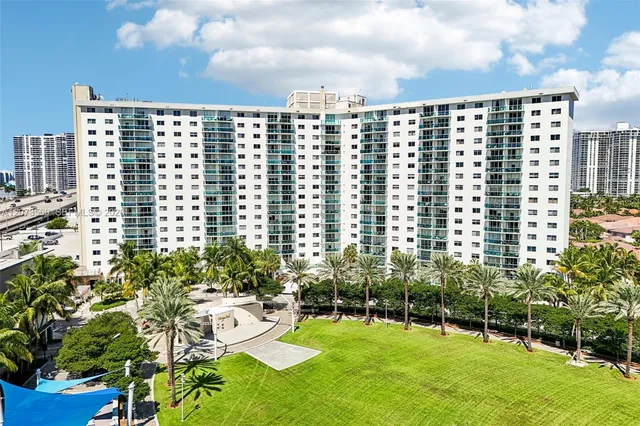 1-bedroom rental at 19370 Collins Avenue #1120, Sunny Isles Beach