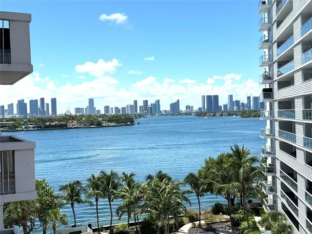 1-bedroom rental at 800 West Avenue #734, Miami Beach