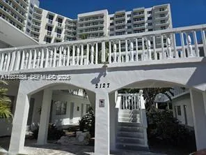 1-bedroom rental at 2127 Van Buren Street #106, Hollywood
