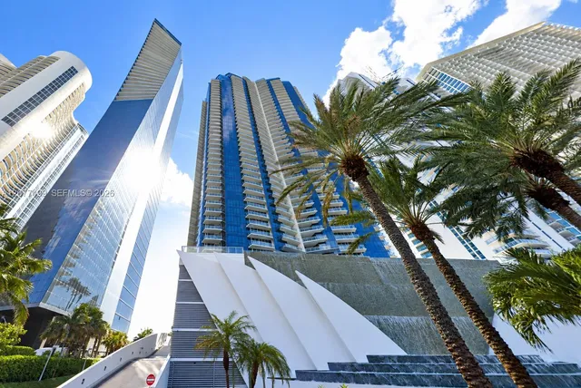 1-bedroom rental at 17121 Collins Avenue #1807, Sunny Isles Beach