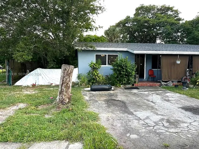 2-bedroom rental at 204 NW 8th Avenue #2, Fort Lauderdale