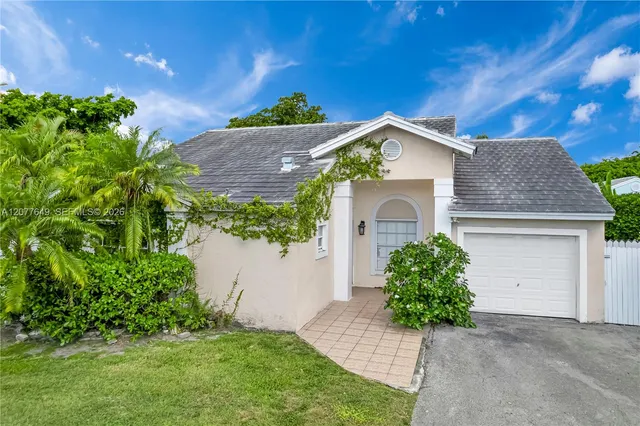 3-bedroom rental at 6352 SW 112th Place, Miami