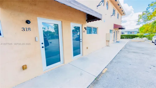 3-bedroom rental at 318 NE 166th Street #318, Miami