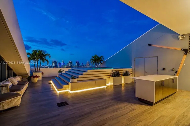 4-bedroom rental at 88 SW 7th Street #4203, Miami