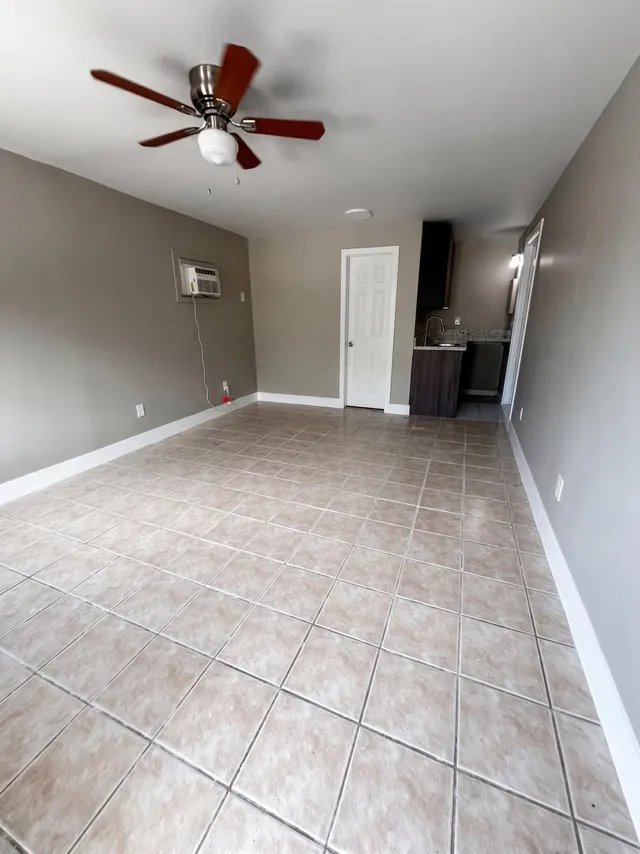1-bedroom rental at 1711 N 17TH Court #C, Hollywood