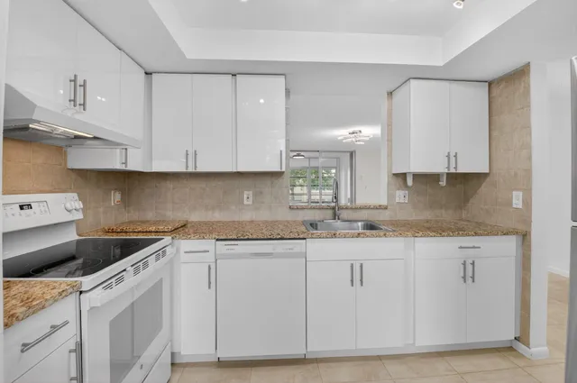 2-bedroom rental at 10 Willowbrook Lane #207, Delray Beach