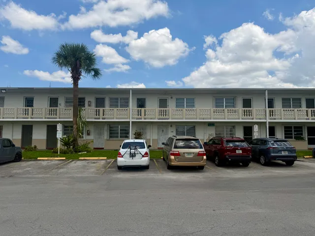 1-bedroom rental at 20210 NE 2ND Avenue #V14, Miami Gardens