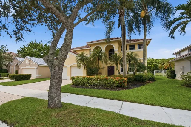 4-bedroom home at 861 Crestview Circle, Weston