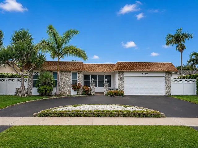 4-bedroom home at 3710 N 54th Avenue, Hollywood