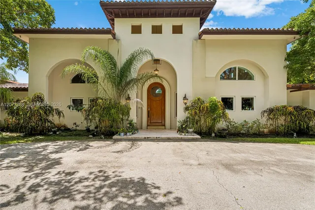 6-bedroom home at 6600 SW 111th Street, Pinecrest