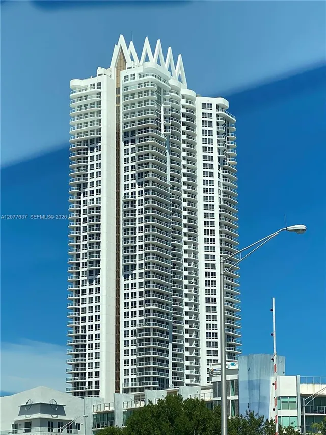 1-bedroom rental at 6365 Collins Avenue #2005, Miami Beach