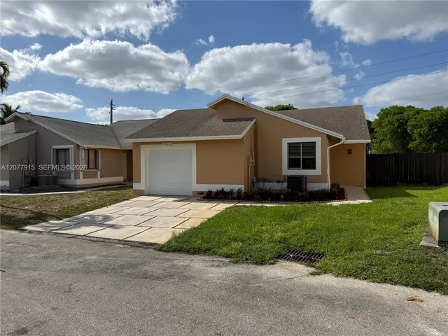 4-bedroom rental at 920 SW 111th Avenue #1, Pembroke Pines