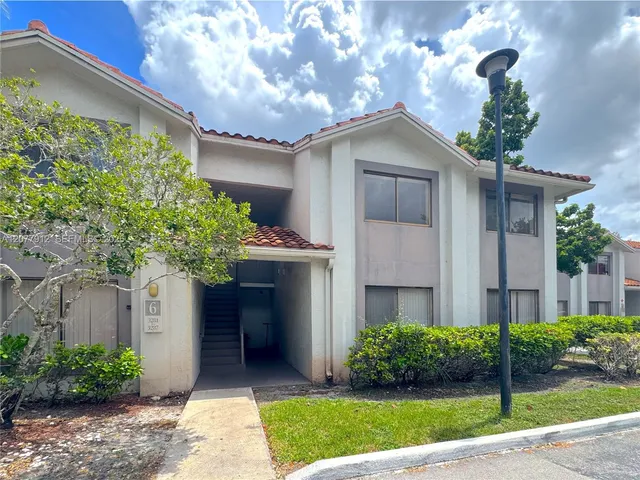 2-bedroom rental at 3287 Coral Lake Drive #3287, Coral Springs