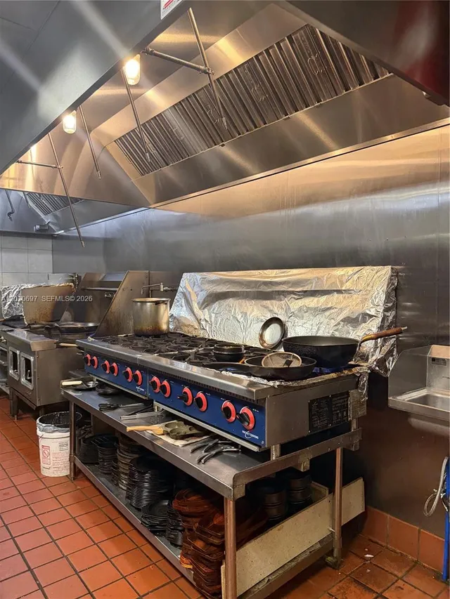 Commercial at 6862 Stirling Road, Hollywood