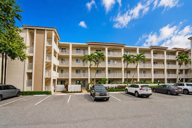 2-bedroom home at 14112 Huntington Pointe Drive #401, Delray Beach