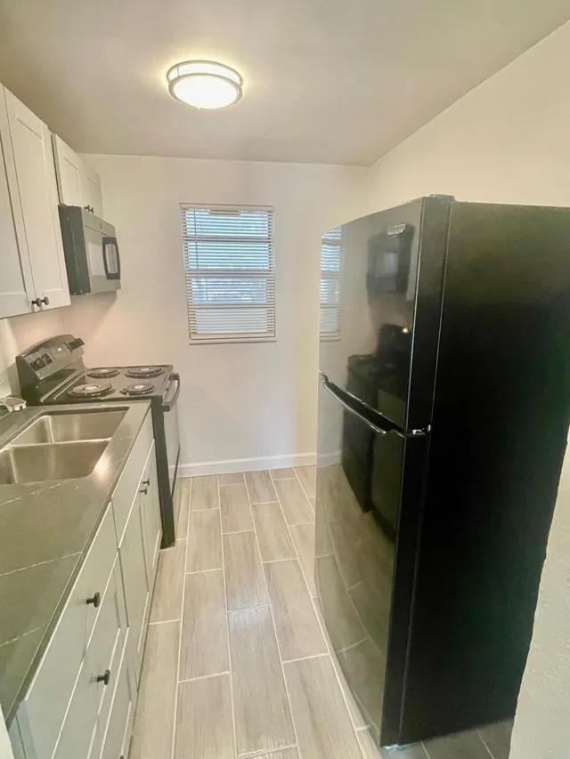2-bedroom rental at 22 NW 8th Avenue NW #1-4, Dania Beach