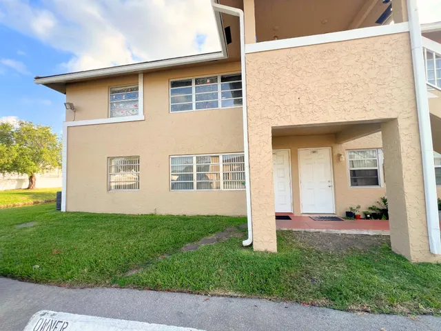 2-bedroom rental at 843 Twin Lakes Drive #30B, Coral Springs