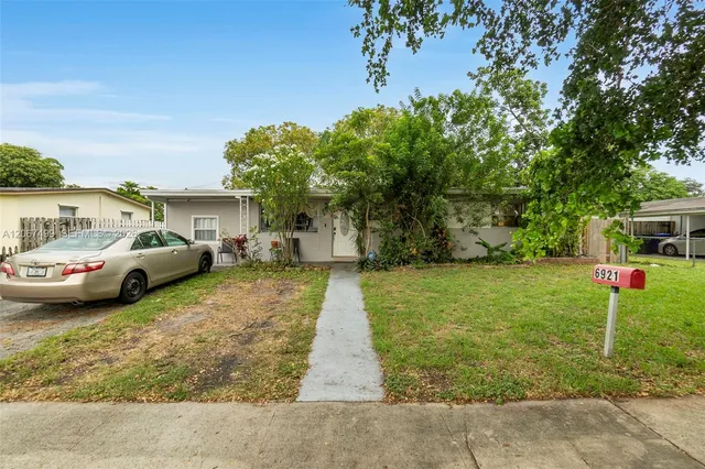 3-bedroom home at 6921 Taylor Street, Hollywood