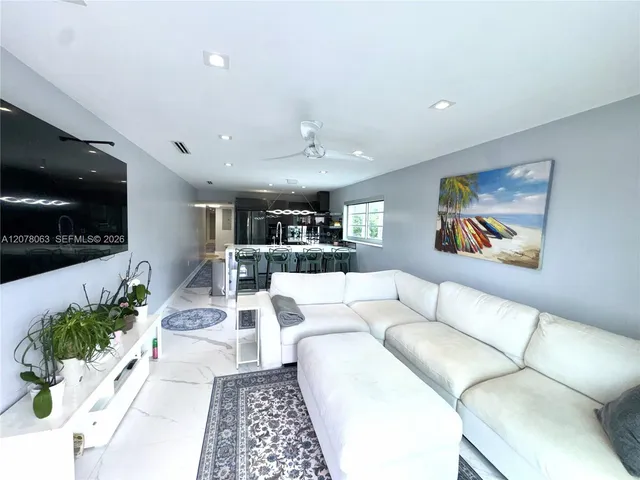 3-bedroom rental at 1428 Euclid Avenue #207, Miami Beach