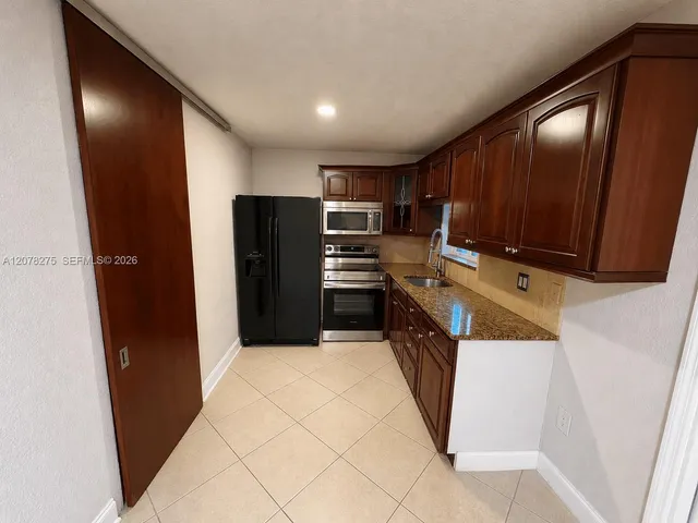 1-bedroom rental at 2000 Buchanan Street #4, Hollywood