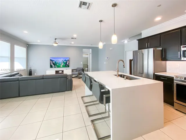3-bedroom rental at 2958 St Thomas Drive #2958, Cooper City