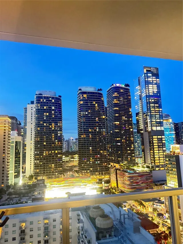1-bedroom rental at 1111 SW 1st Avenue #2721-N, Miami