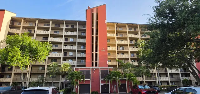 1-bedroom home at 2206 S CYPRESS BEND Drive #504, Pompano Beach