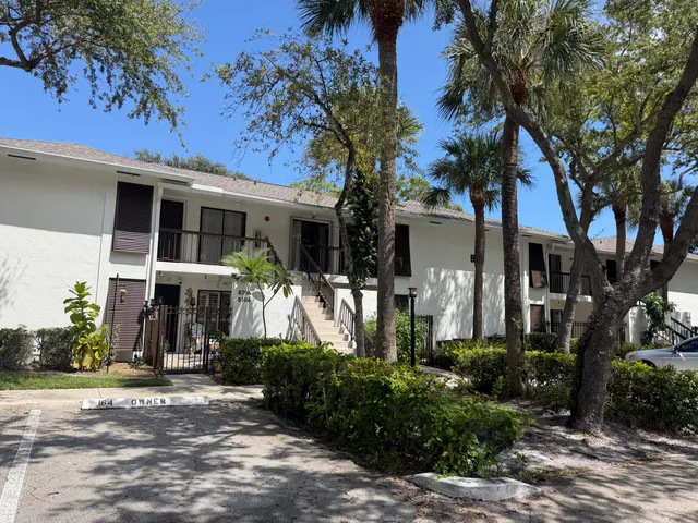 2-bedroom rental at 3939 NE 5th Avenue #A206, Boca Raton