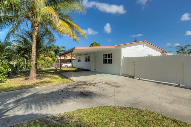 5-bedroom rental at 160 NW 199th Street #1, Miami Gardens