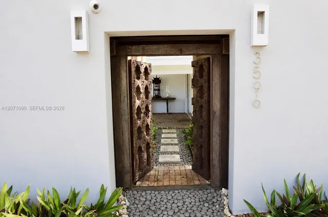 5-bedroom rental at 3596 Main Highway, Miami