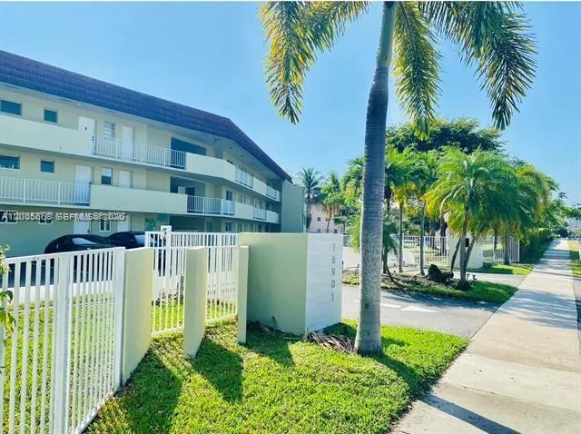 2-bedroom rental at 18901 NE 14th Avenue #101, Miami