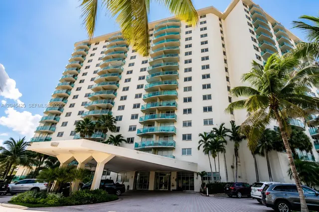 3-bedroom rental at 19370 Collins Avenue #716, Sunny Isles Beach