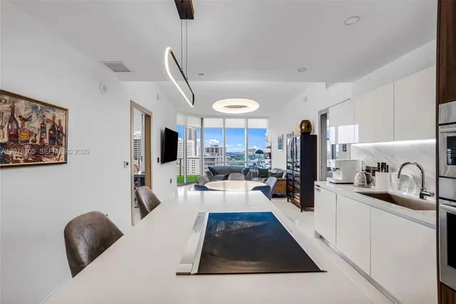 2-bedroom rental at 851 NE 1st Avenue #1408, Miami