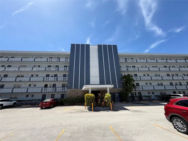 1-bedroom rental at 232 NE 12th Avenue #103, Hallandale Beach