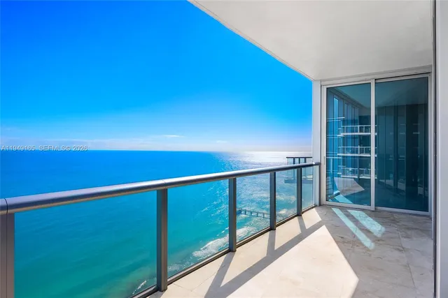 4-bedroom rental at 17001 Collins Avenue #4208, Sunny Isles Beach