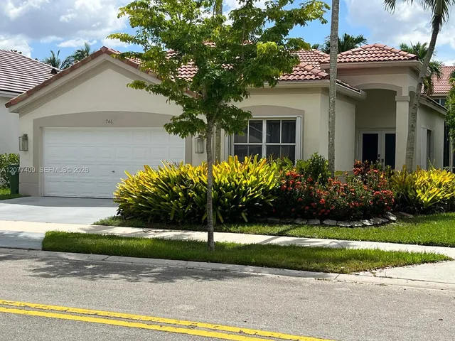 3-bedroom rental at 761 Tanglewood Circle #761, Weston