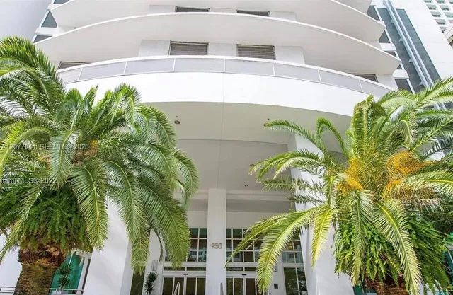1-bedroom rental at 950 Brickell Bay Drive #902, Miami