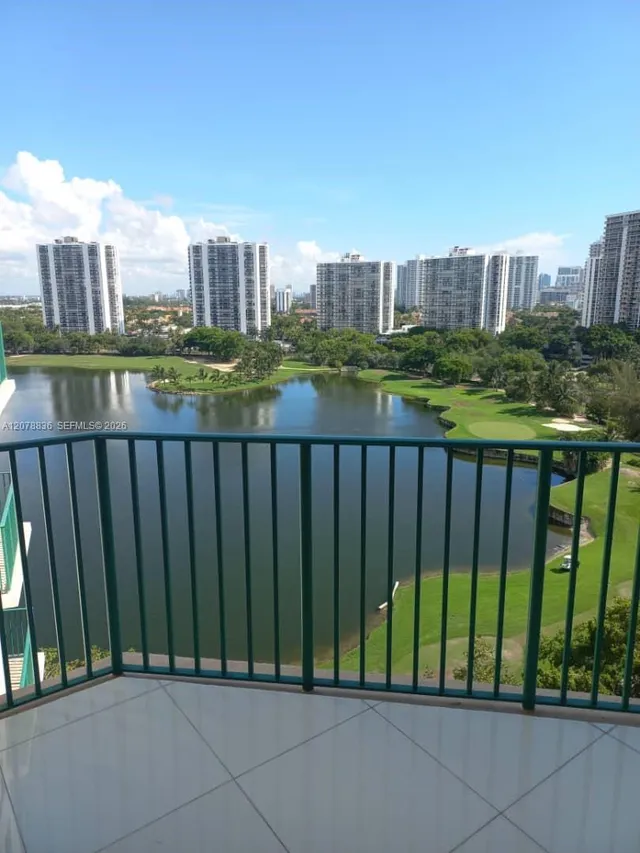 2-bedroom rental at 20000 E Country Club Drive #1212, Aventura