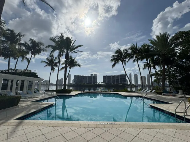 Land at 3235 NE 184th Street, Aventura