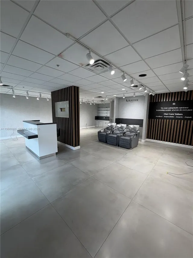 Commercial at 5901 NW 183rd Street #Suite 109, Hialeah
