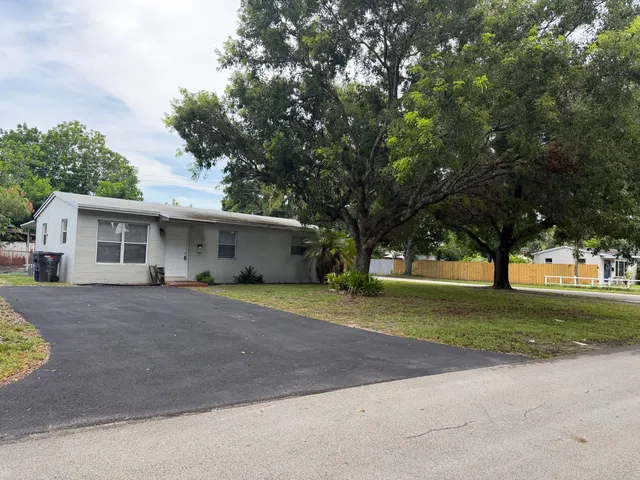 3-bedroom home at 1501 N 70th Way, Hollywood